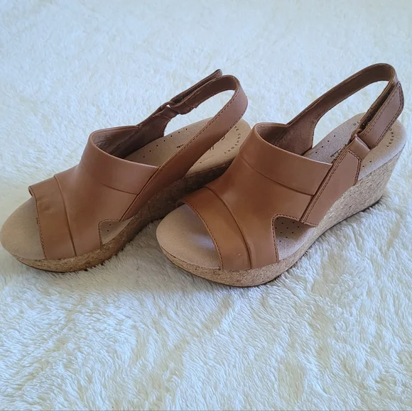 ✨️HP✨️ Clarks Annadel Ivory TAN Sandals - NIB - Picture 9 of 15